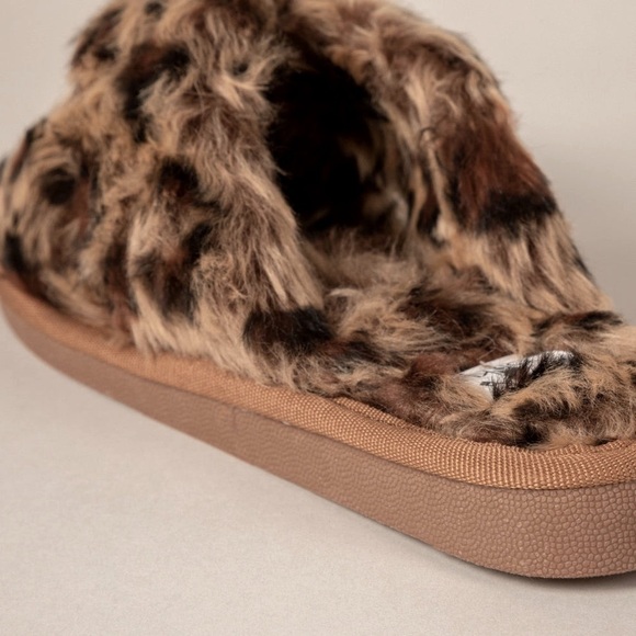 Corkys Leopard Faux Fur Scruff Slumber Slippers Size 9 - Picture 2 of 6